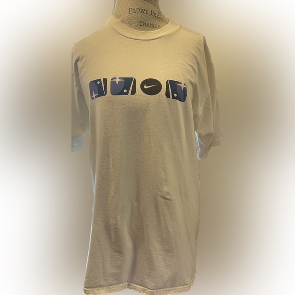 Nike ladies tshirt size M, retro tshirt with star design - Picture 2 of 6